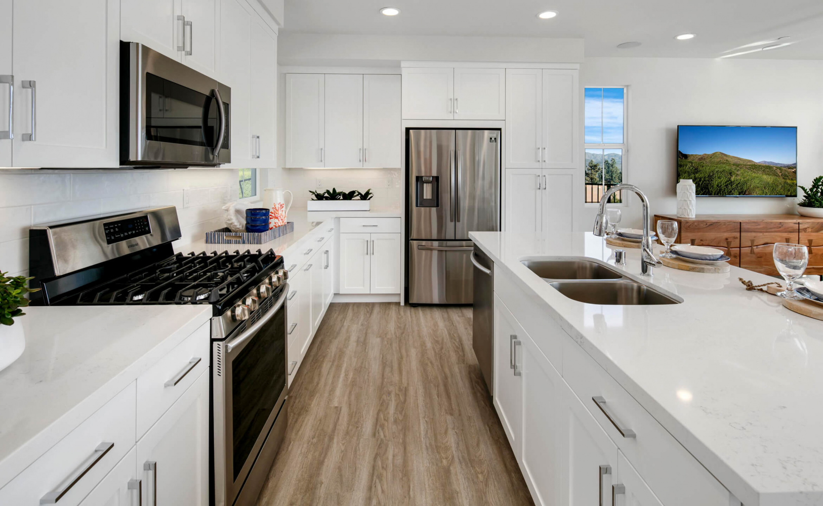 New Homes, Homes for Sales in Lake View Terrace, 4 bedroom homes in Lake View Terrace, 4 bedroom homes, 4 bedroom homes in San Fernando Valley, San Fernando Valley, New Homes for Sale, Homes close to Santa Clarita, Homes close to Burbank, Homes for sale close to Glendale